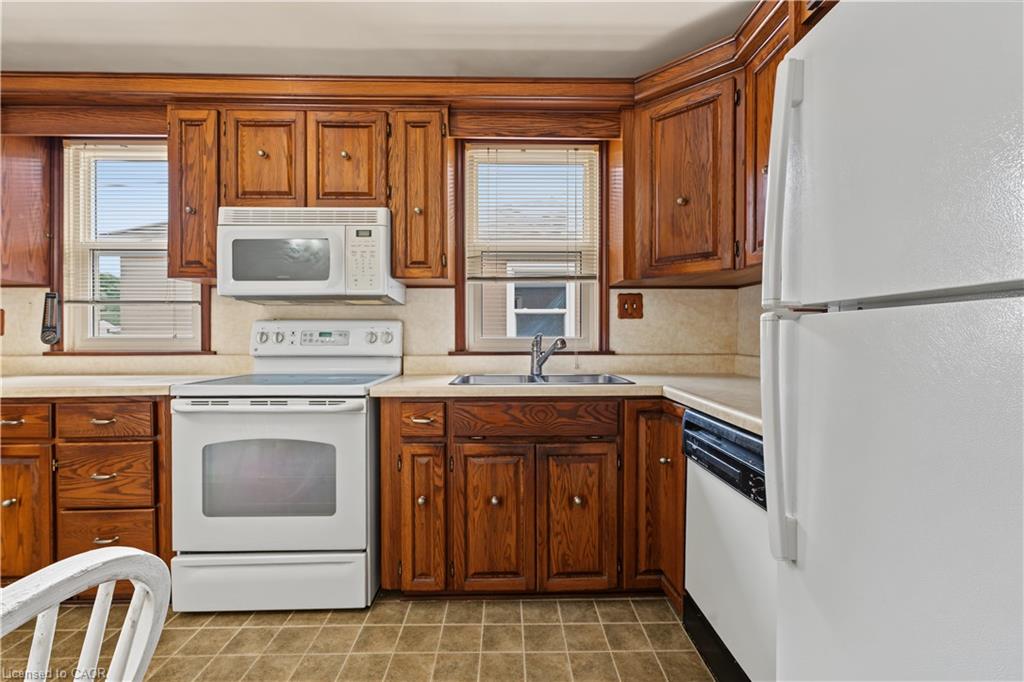 794 Brucedale Avenue E Property Photo 10