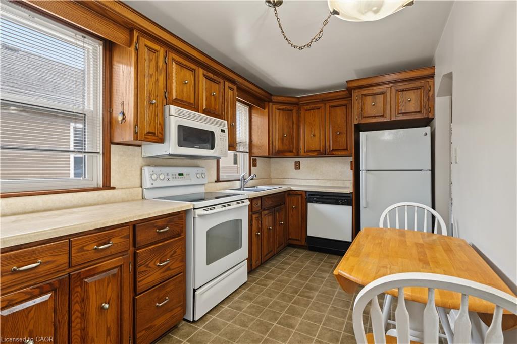 794 Brucedale Avenue E Property Photo 11