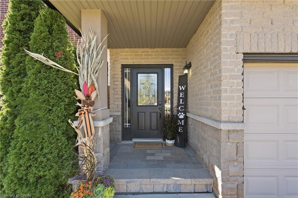 139 Stoneglen Way Property Photo 4