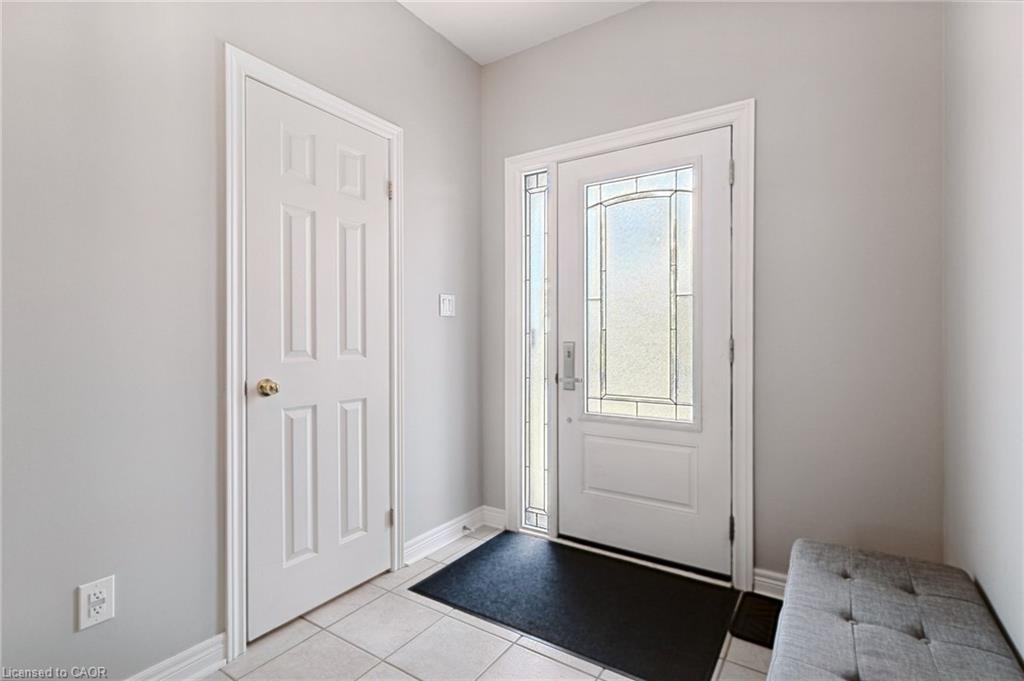 2092 English Crescent Property Photo 2