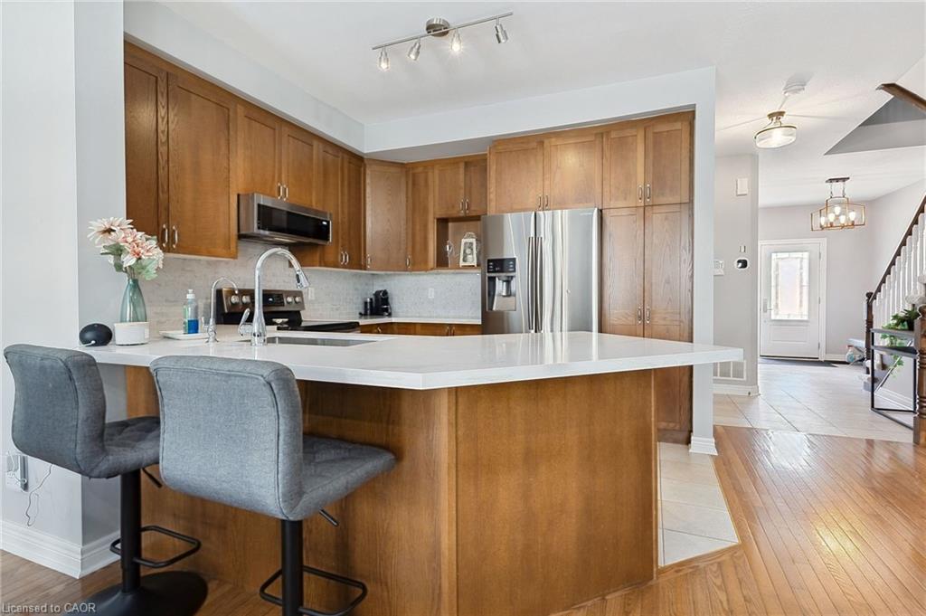 2092 English Crescent Property Photo 5