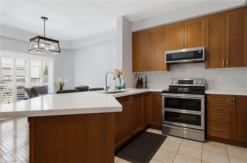 2092 English Crescent Property Photo 6