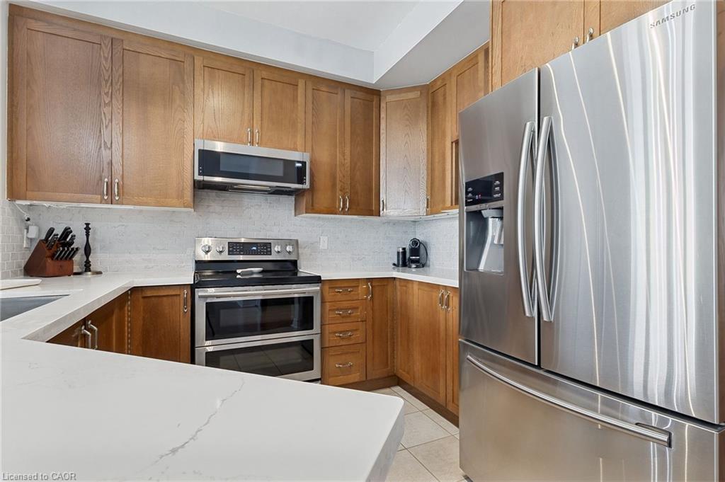 2092 English Crescent Property Photo 7