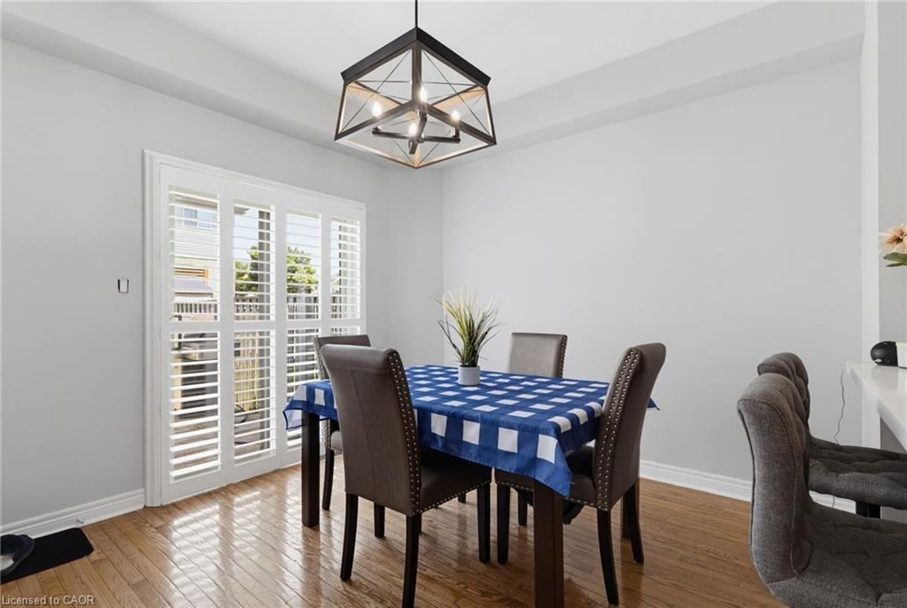 2092 English Crescent Property Photo 11