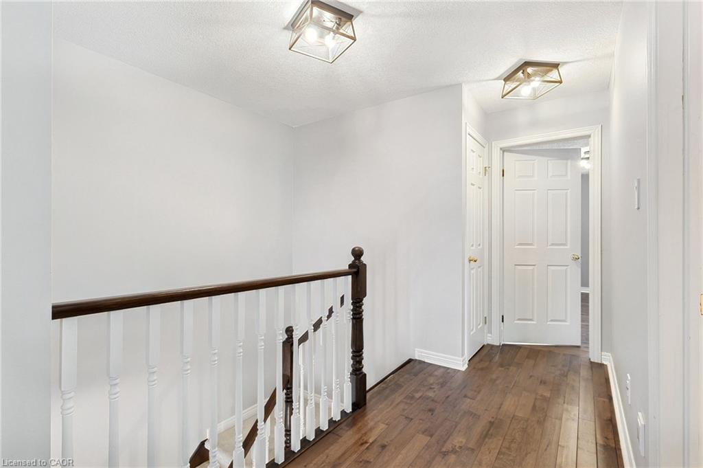 2092 English Crescent Property Photo 12