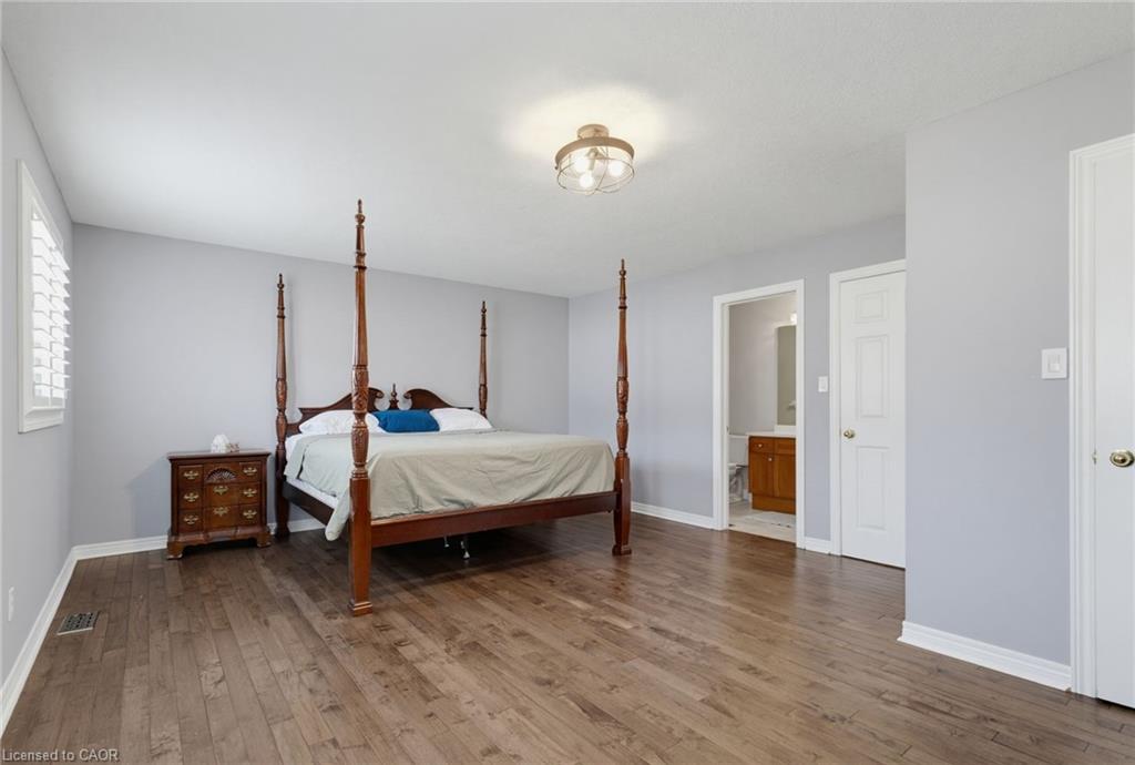 2092 English Crescent Property Photo 13