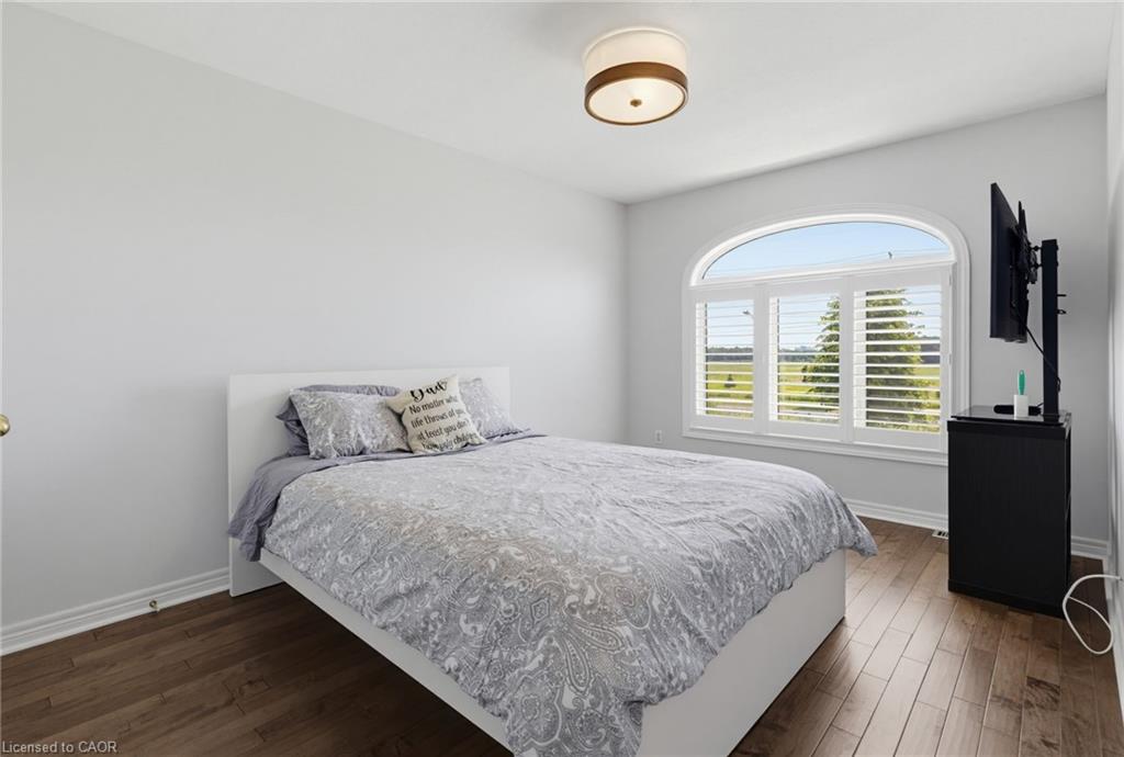 2092 English Crescent Property Photo 16