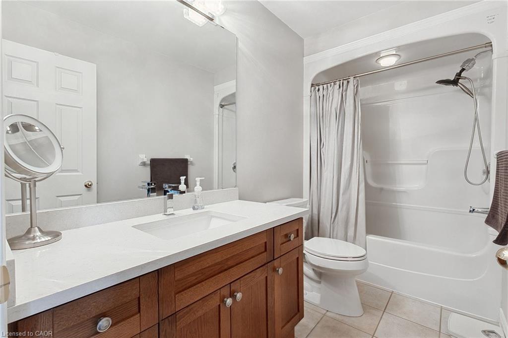 2092 English Crescent Property Photo 17