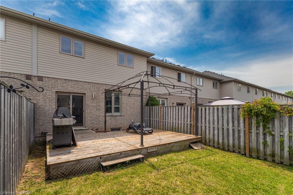 2092 English Crescent Property Photo 18