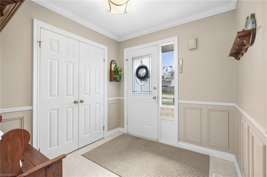 607 Clover Park Crescent Property Photo 4