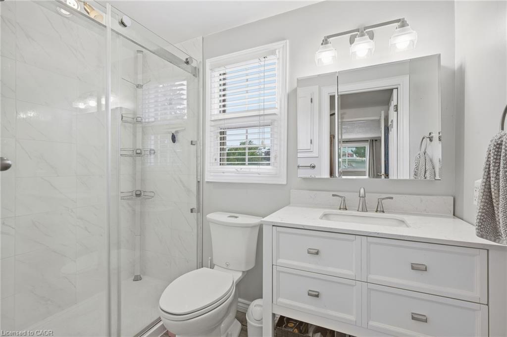 607 Clover Park Crescent Property Photo 24