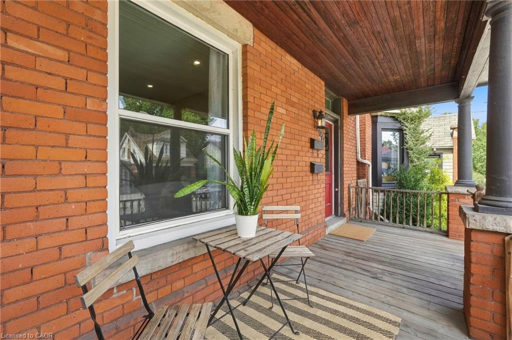 166 Emerald Street S Property Photo 3