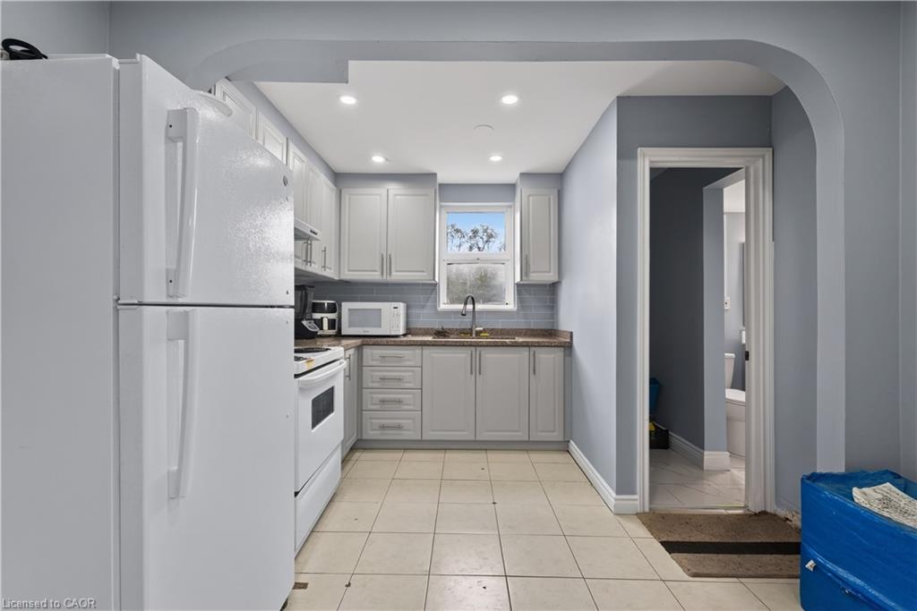 241 West 5th Street Property Photo 10