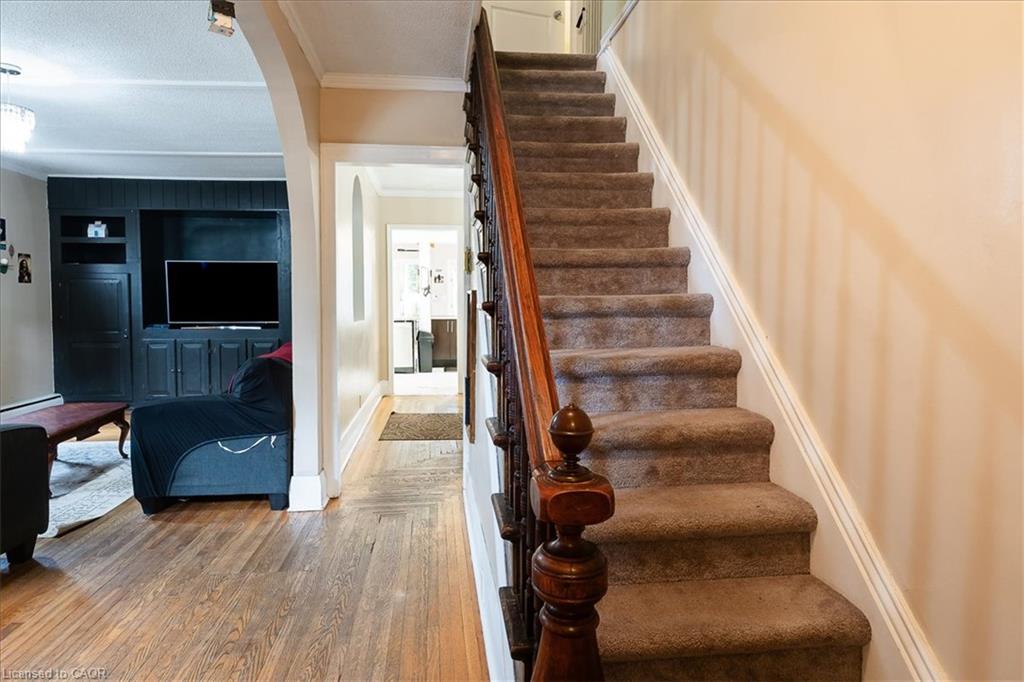 167 Church Street W Property Photo 6