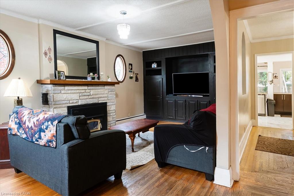 167 Church Street W Property Photo 7