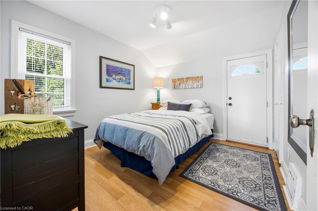 164 Sheldon Avenue N Property Photo 17
