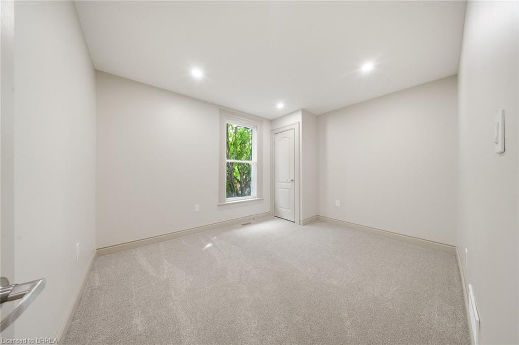 14 Bond Street Property Photo 22