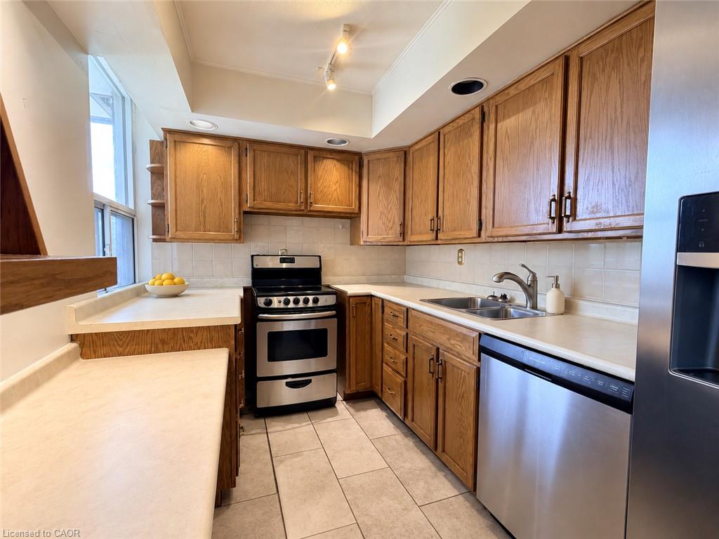 705-1415 Ghent Avenue Property Photo 9