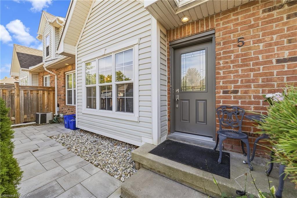 5-1085 Harrogate Drive Property Photo 3