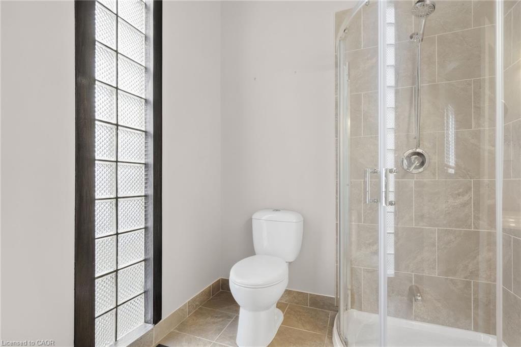 430 Winniett Street Property Photo 16