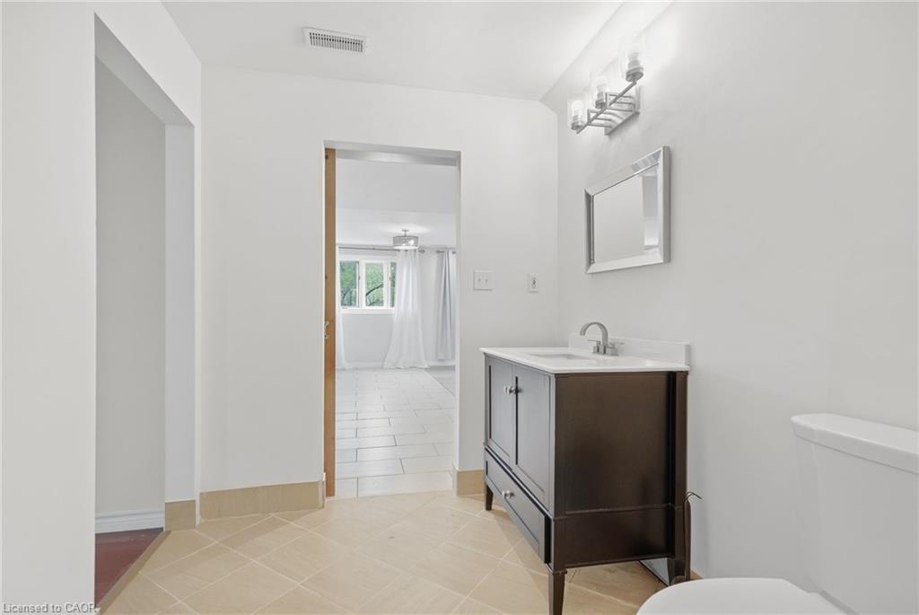 430 Winniett Street Property Photo 35