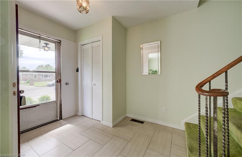 16 Bonnylyn Drive Property Photo 5