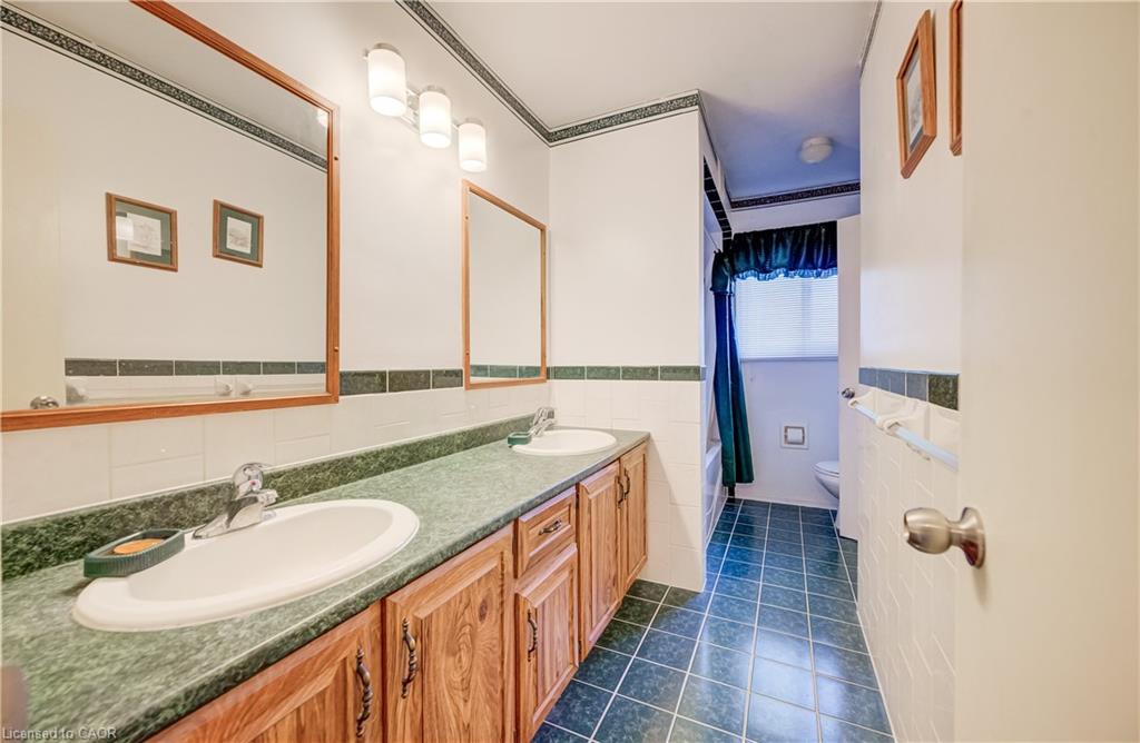 16 Bonnylyn Drive Property Photo 28