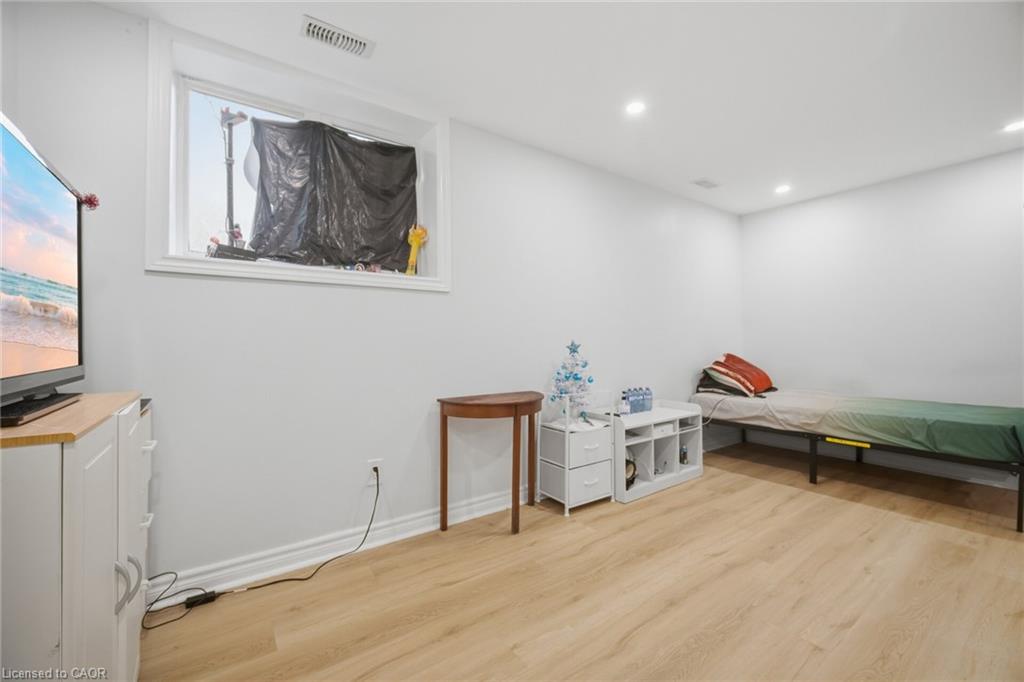 86-135 Hardcastle Drive Property Photo 34