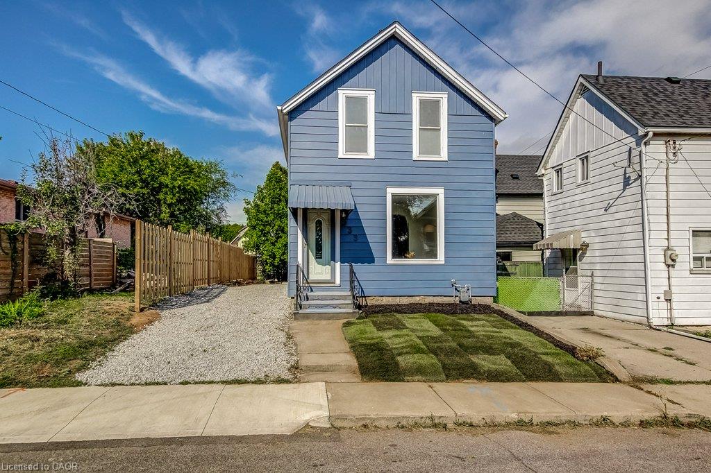 533 Catharine Street N Property Photo 1