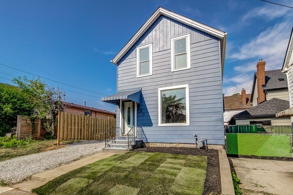 533 Catharine Street N Property Photo 2