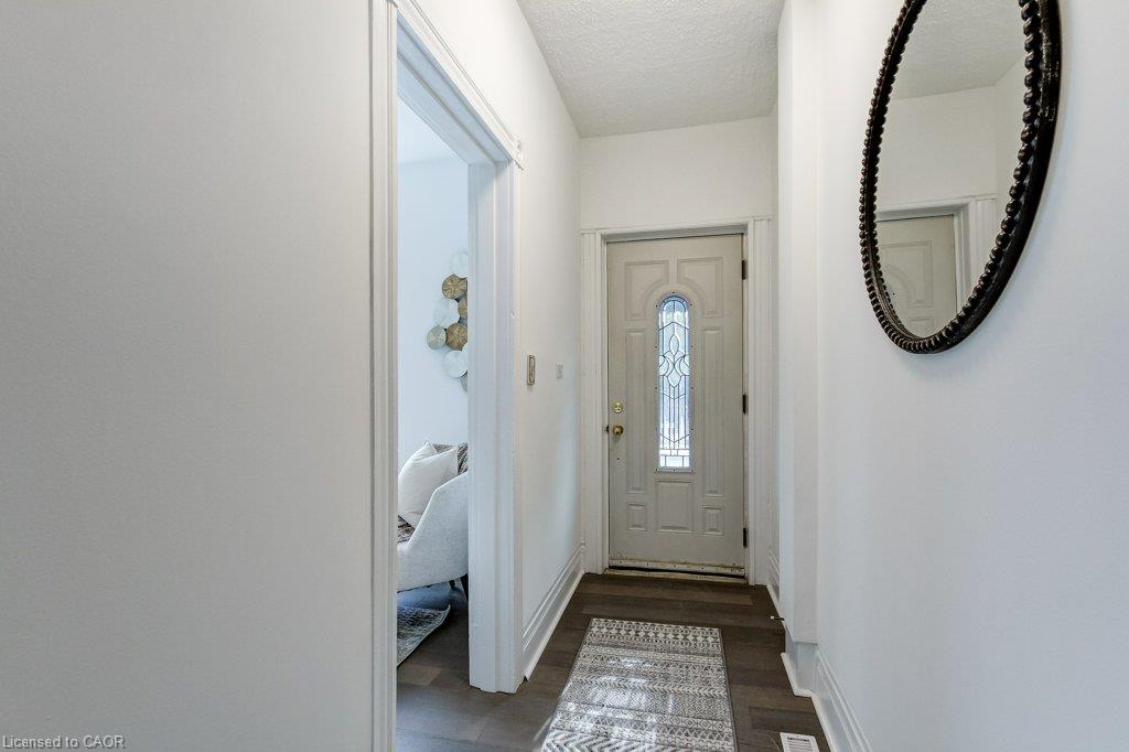 533 Catharine Street N Property Photo 3