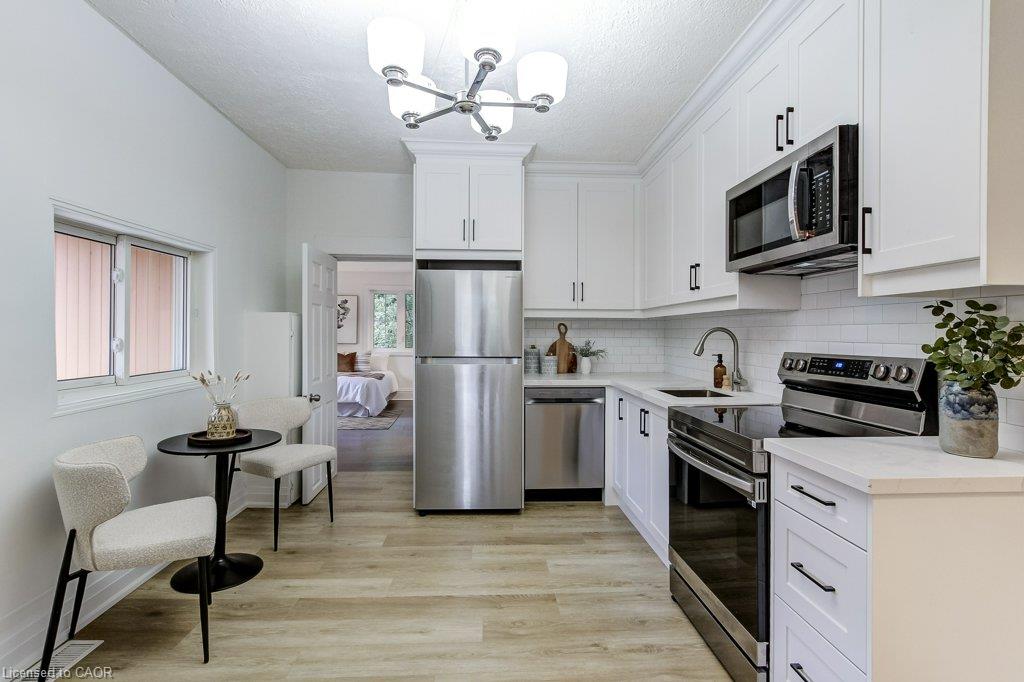 533 Catharine Street N Property Photo 12