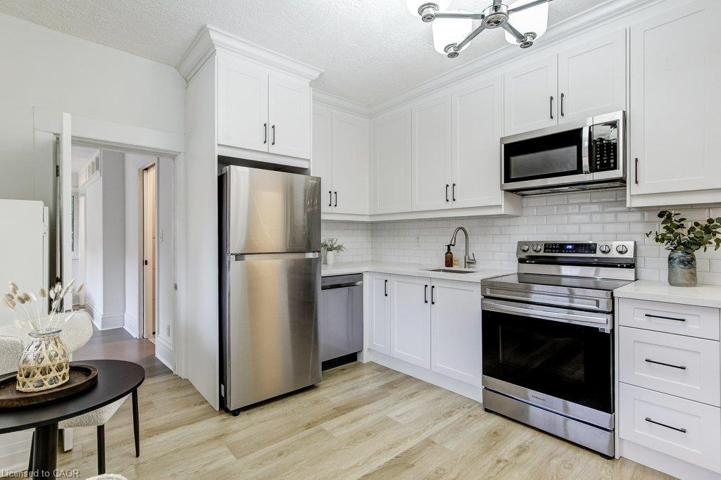 533 Catharine Street N Property Photo 16