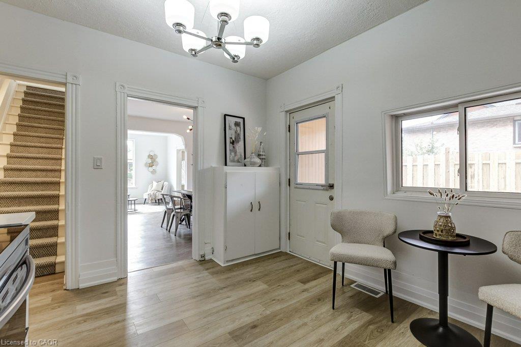 533 Catharine Street N Property Photo 18