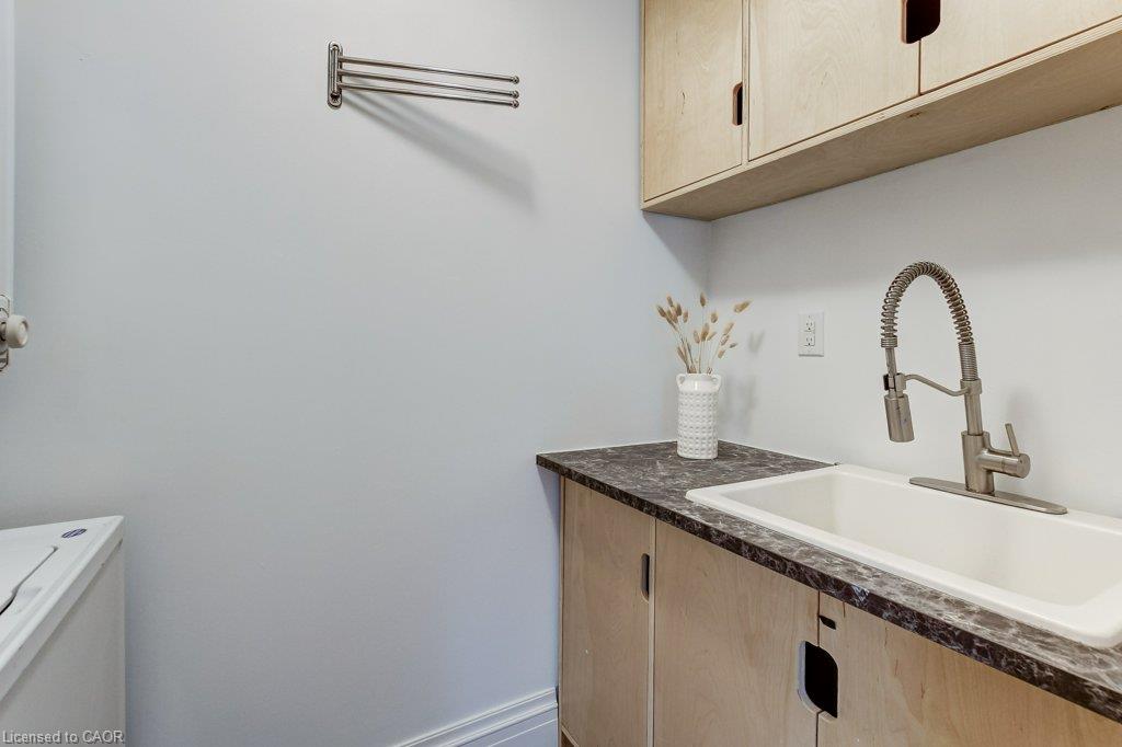 533 Catharine Street N Property Photo 20