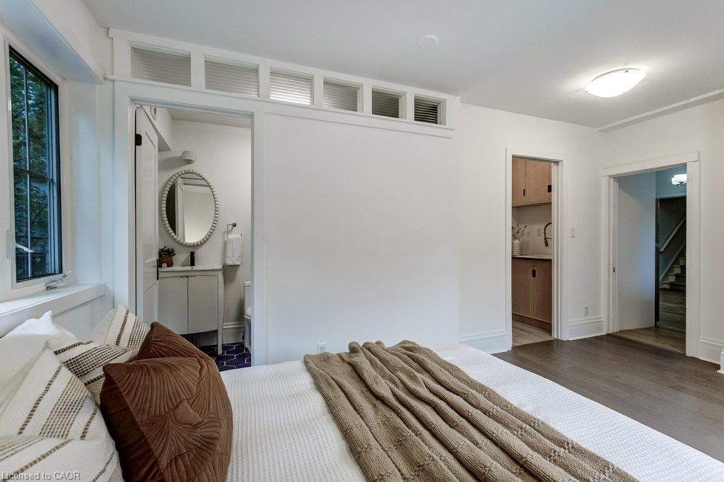 533 Catharine Street N Property Photo 23