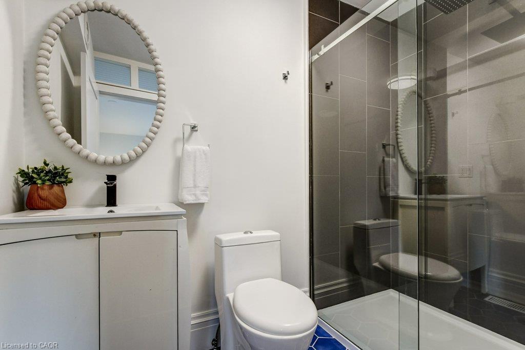 533 Catharine Street N Property Photo 26