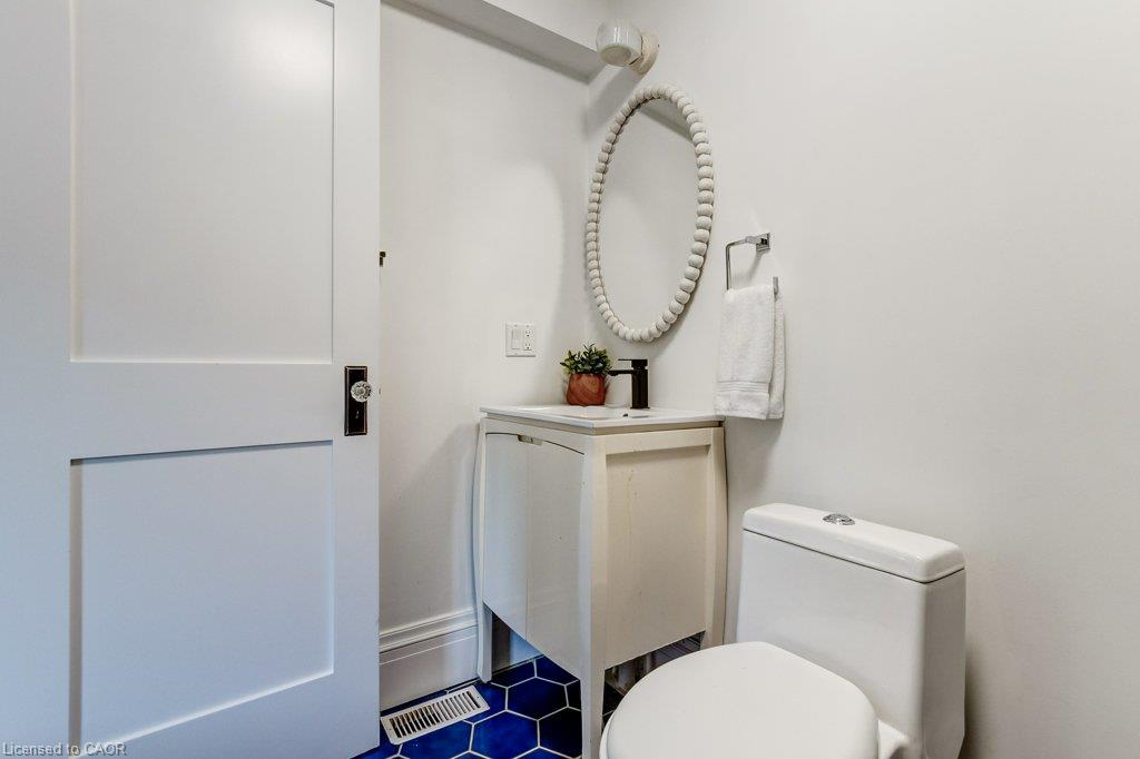 533 Catharine Street N Property Photo 27