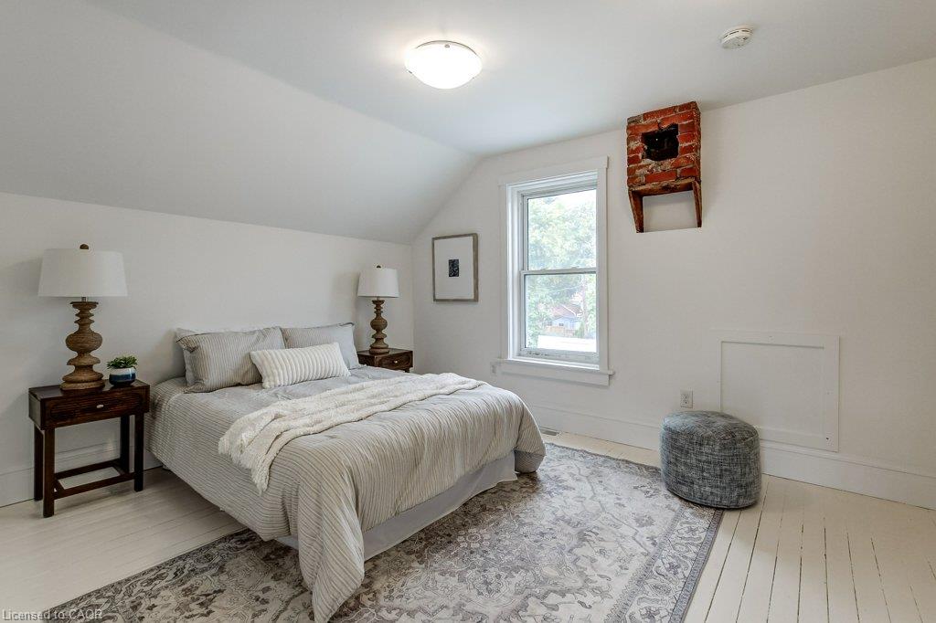 533 Catharine Street N Property Photo 28