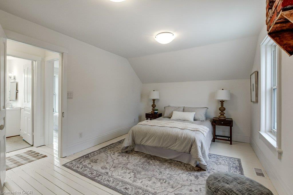 533 Catharine Street N Property Photo 29