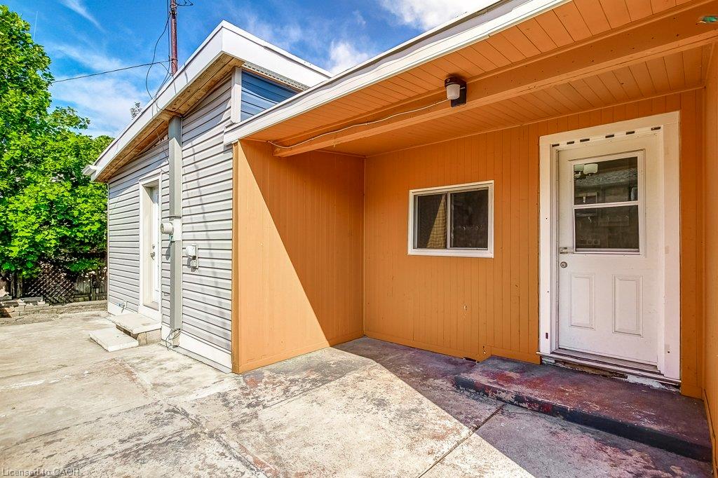 533 Catharine Street N Property Photo 36