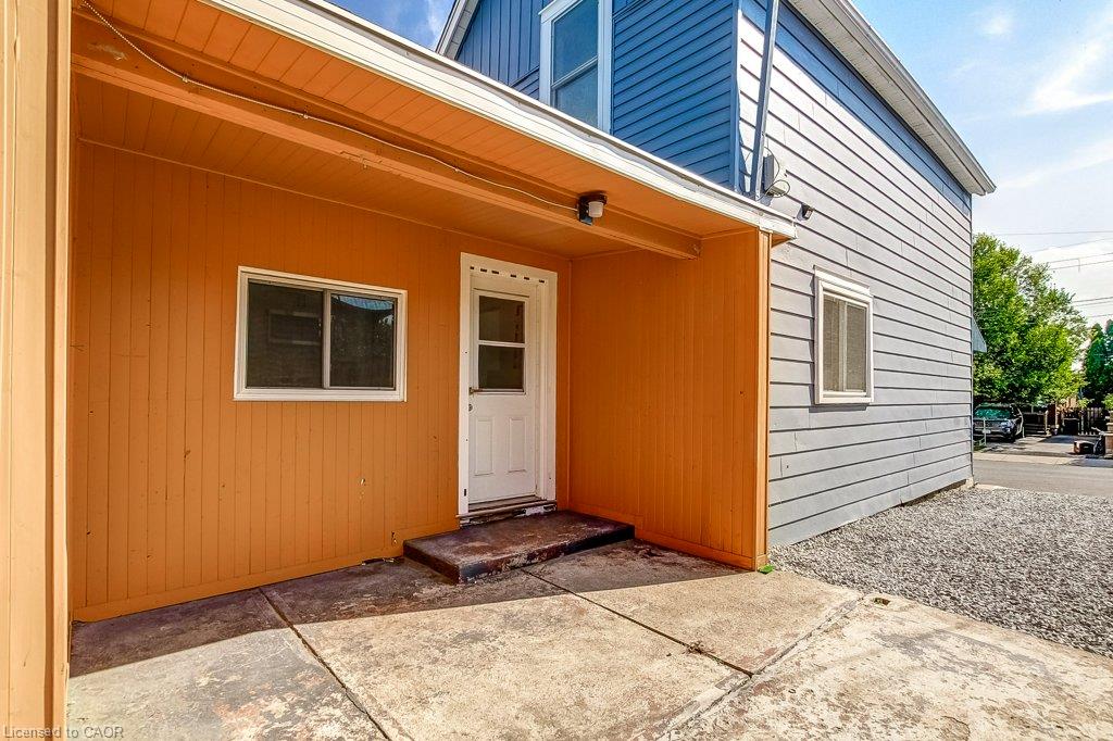 533 Catharine Street N Property Photo 37
