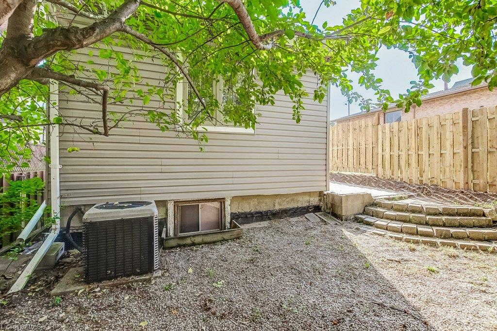 533 Catharine Street N Property Photo 41