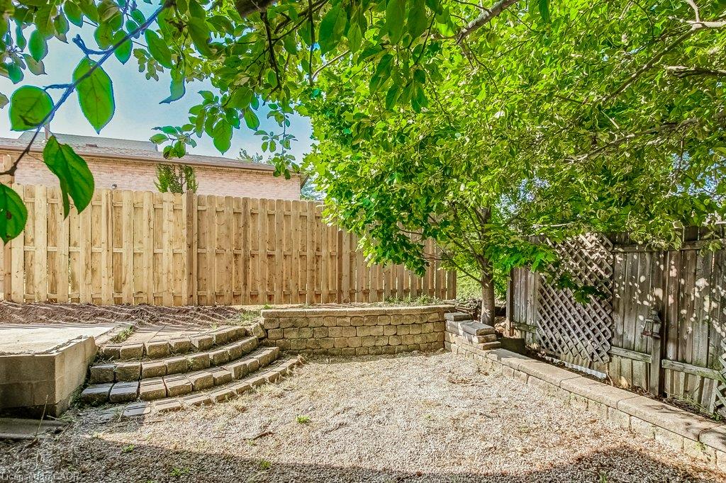 533 Catharine Street N Property Photo 42