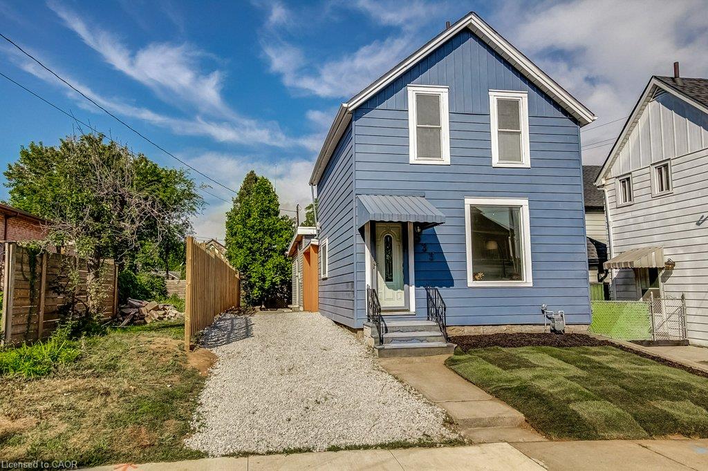 533 Catharine Street N Property Photo 43