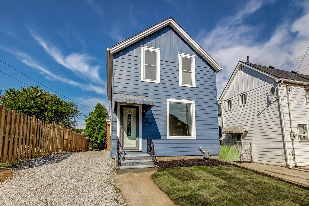 533 Catharine Street N Property Photo 45
