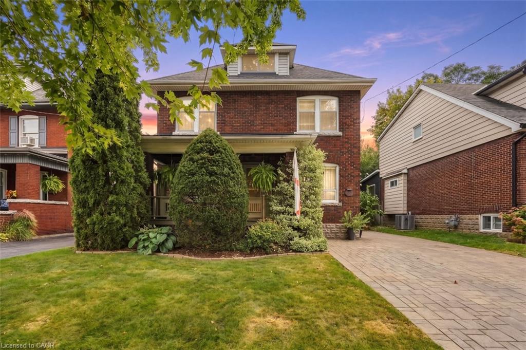 33 Tuxedo Avenue S Property Photo 1