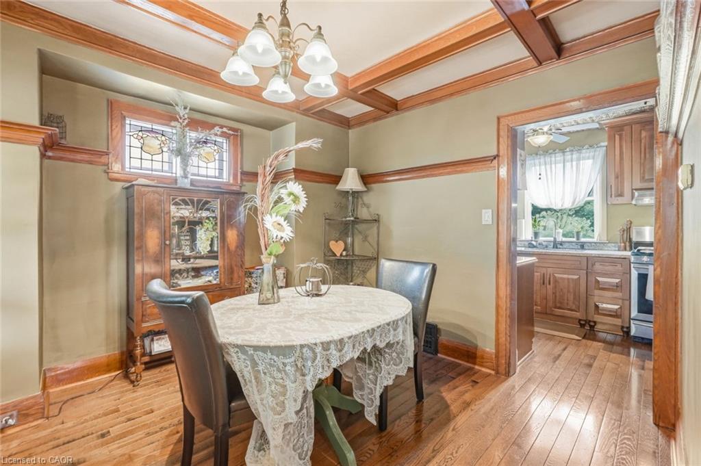33 Tuxedo Avenue S Property Photo 9