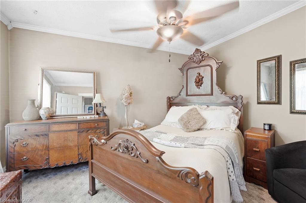 33 Tuxedo Avenue S Property Photo 11