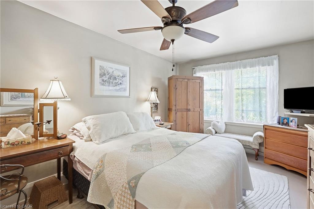33 Tuxedo Avenue S Property Photo 12